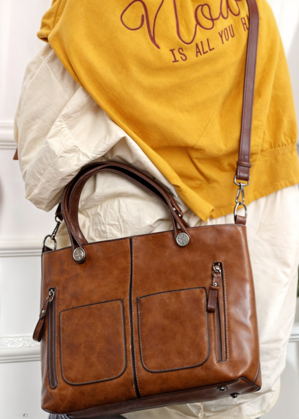 Alexa | Signature Shoulder Bag