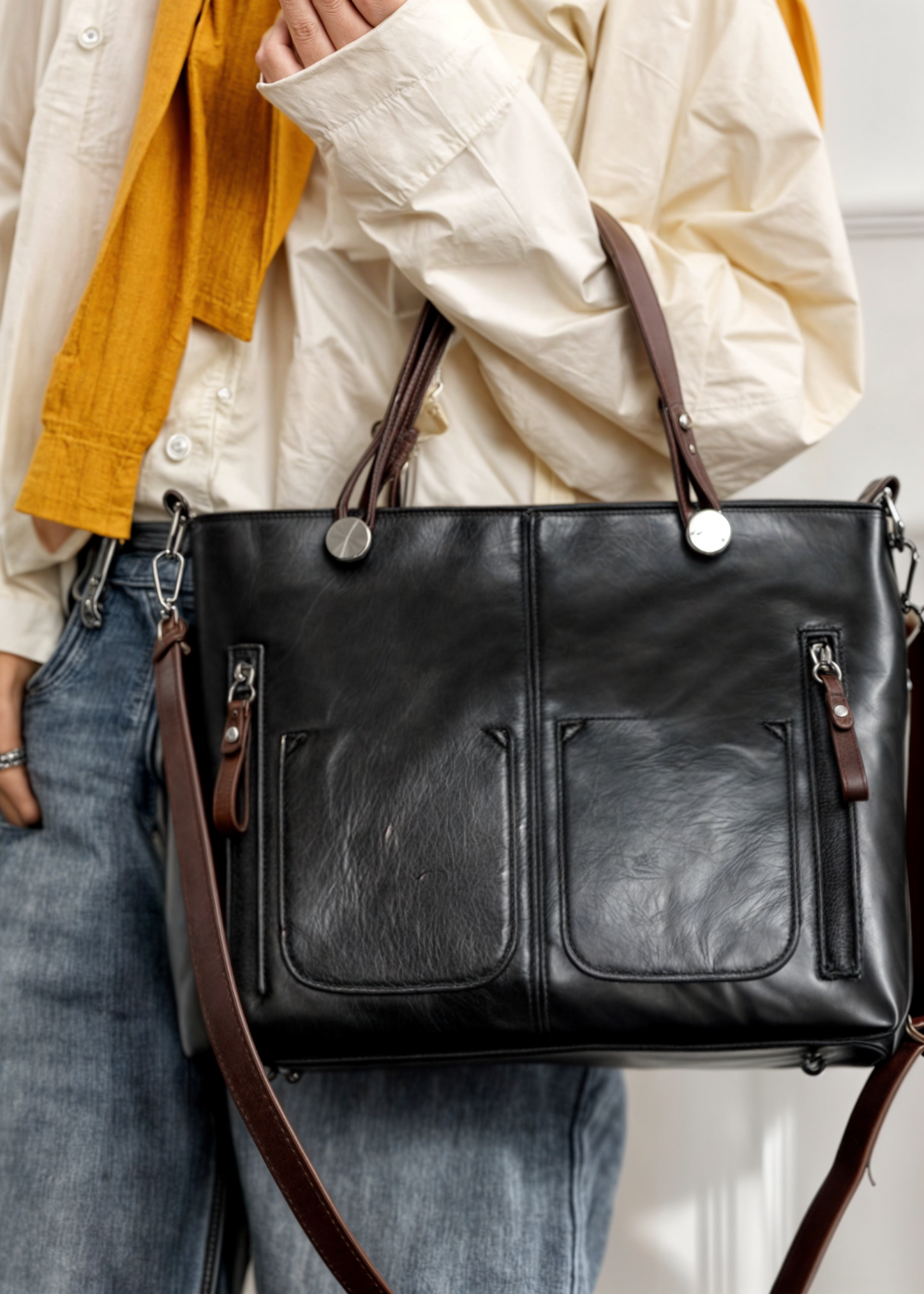 Alexa | Signature Shoulder Bag