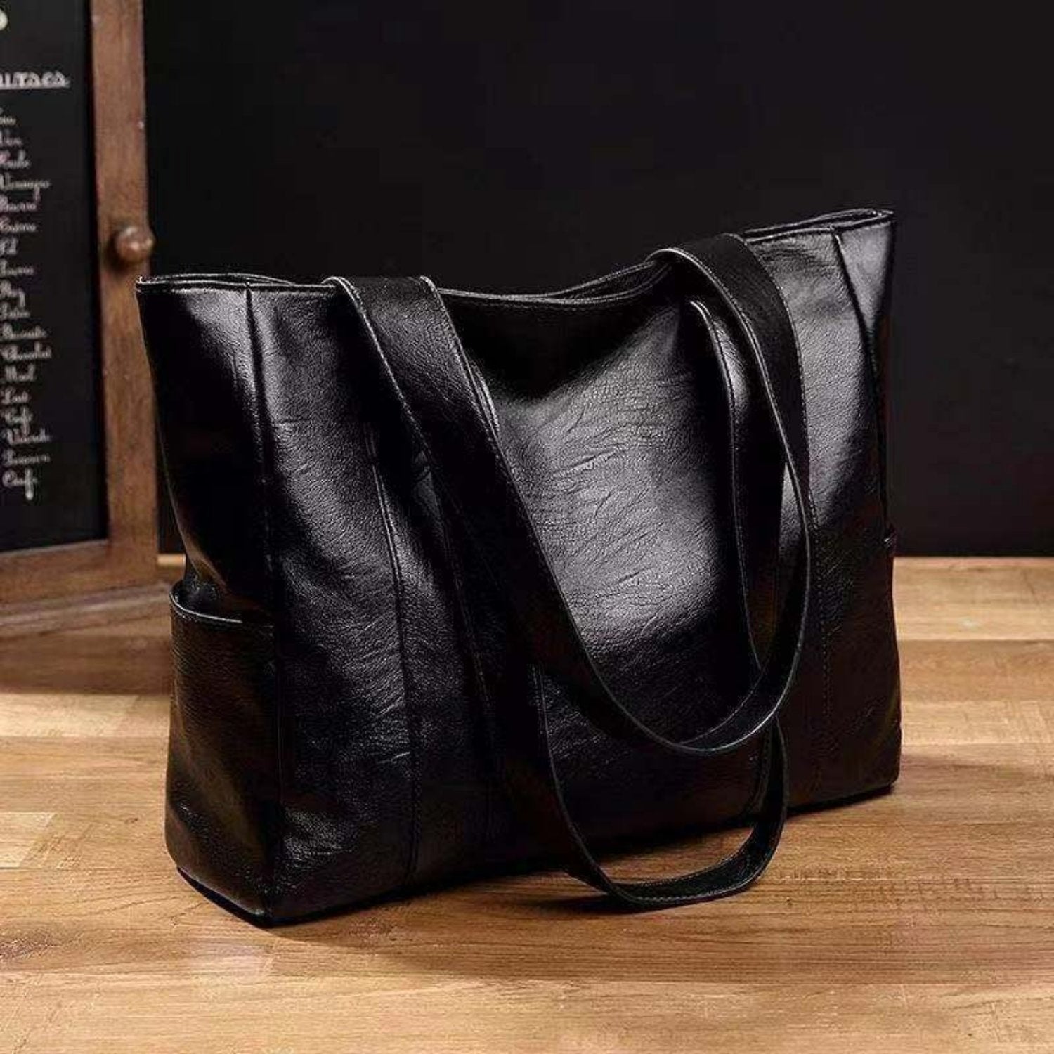 Isabella | Women’s Vintage Shoulder Bag with Timeless Elegance