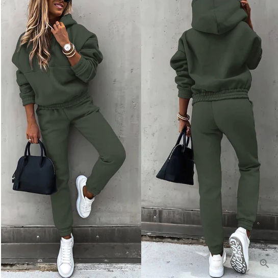 Chloe | Women’s Relaxed-Fit Tracksuit Set with Elastic Waist and Structured Silhouette
