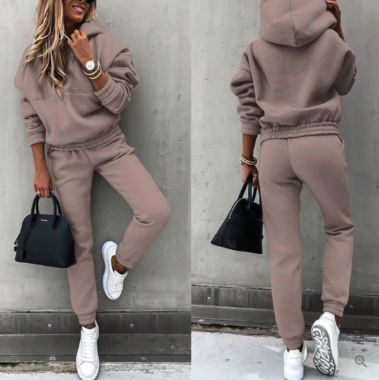 Chloe | Women’s Relaxed-Fit Tracksuit Set with Elastic Waist and Structured Silhouette