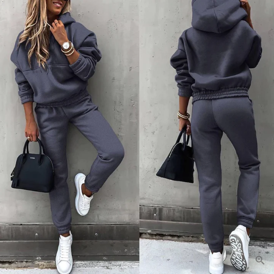 Chloe | Women’s Relaxed-Fit Tracksuit Set with Elastic Waist and Structured Silhouette